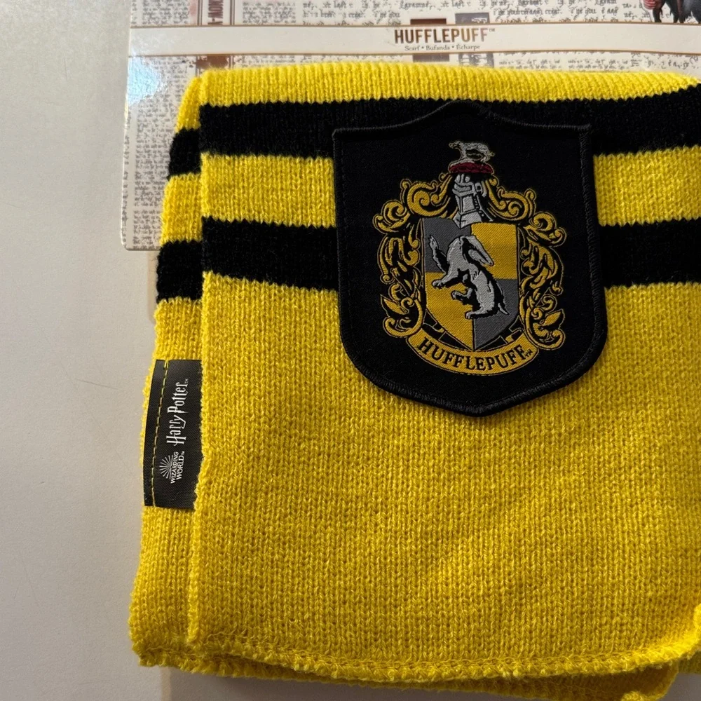 Warner Bros.‎ Hufflepuff Yellow and Black Scarf